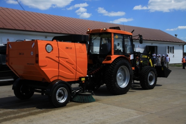 Причіпна підмітально-прибиральна машина PRONAR ZMC 2.0