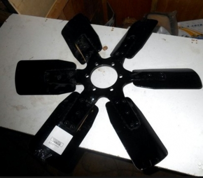 Вентилятор охлаждения двигателя