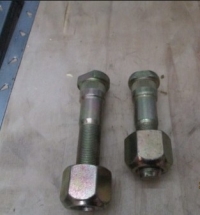 Шпилька колесная с гайками